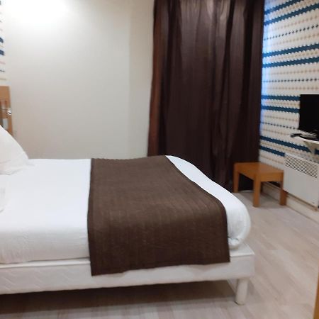 Logis Hotel Restaurant De L'Ecu Montbard Dış mekan fotoğraf