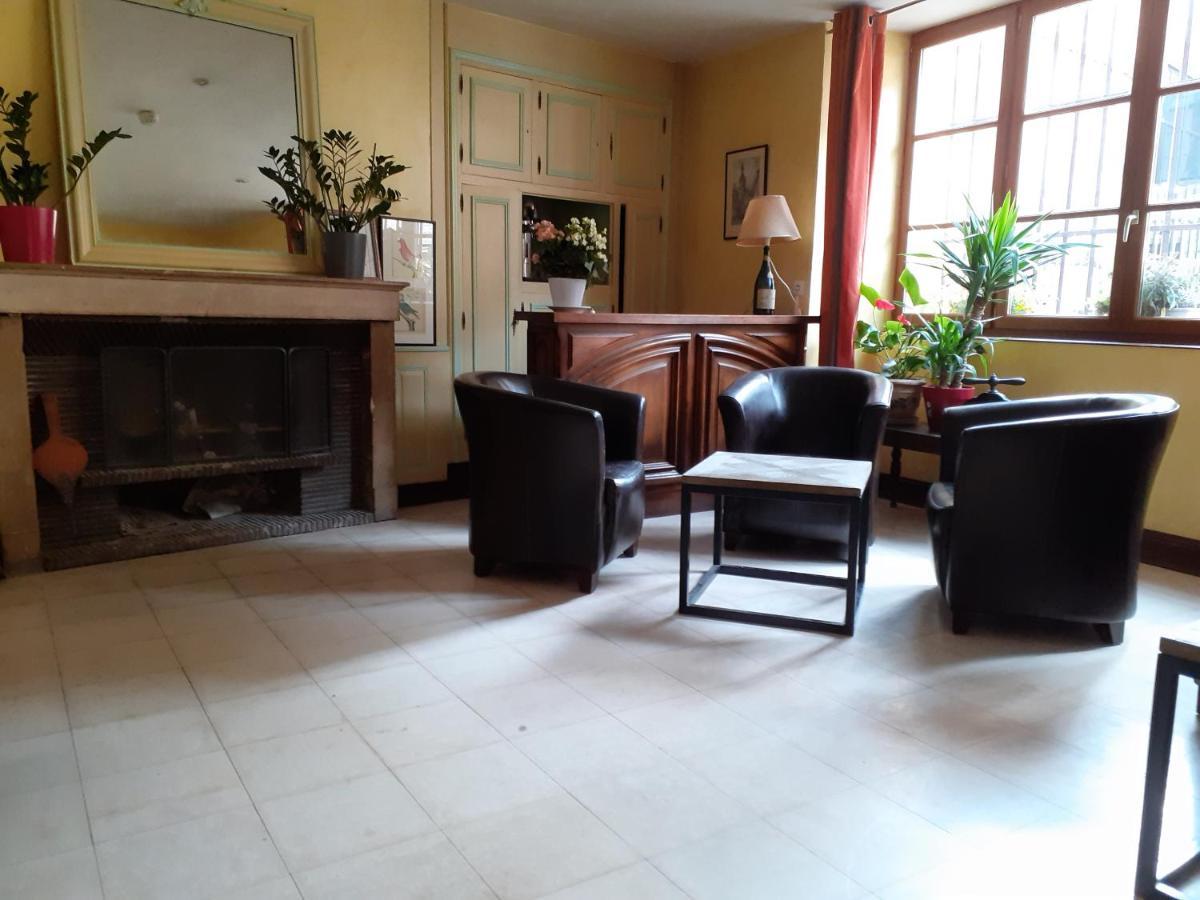 Logis Hotel Restaurant De L'Ecu Montbard Dış mekan fotoğraf