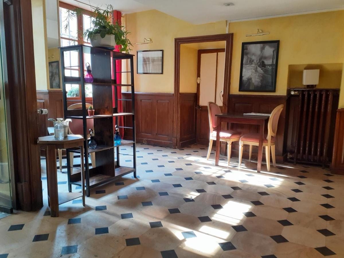 Logis Hotel Restaurant De L'Ecu Montbard Dış mekan fotoğraf